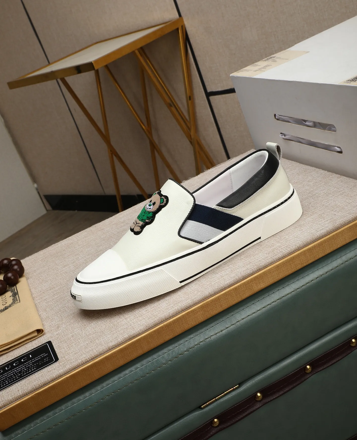 Men's shoes 💰460 GUCCI🔍🔍The latest models are on sale at the same time at the counter. Original calfskin imported from Italy, genuine leather lining, (high-end, extravagant, and classy) with exquisite workmanship. Soles: Original soles specially provided by the original factory. ⚠Exclusive double-layer movable molded soles are super comfortable⚠. Photos of the real thing🎬The real thing is even better🔍🔍"High quality·Follow the order" Code number 38-44